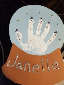 Snow Globe Handprint, Baby Christmas Crafts, Winter Crafts Preschool, December Crafts, Snowman Craft, Baby Art Projects, Christmas Crafts For Toddlers, Toddler Art Projects, Preschool Christmas Crafts