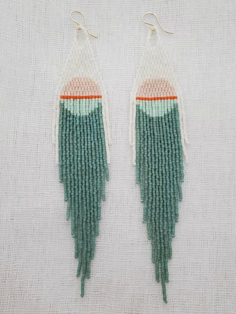 Crescent Moon Beaded Earrings, Color Block Beaded Earrings, Beading Board, Handwoven Earrings, Fringe Jewelry, Seed Bead Jewelry Patterns, Sweet Earrings, Beaded Earrings Diy, Beading Jewelery