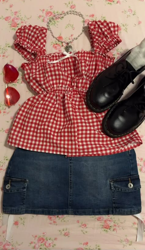 Americana Aesthetic Outfit, Strawberry Girl Aesthetic, Dark Red Style, Strawberry Shortcake Outfits, Americana Outfits, Vintage Americana Aesthetic, Strawberry Outfit, Americana Aesthetic, Strawberry Girl