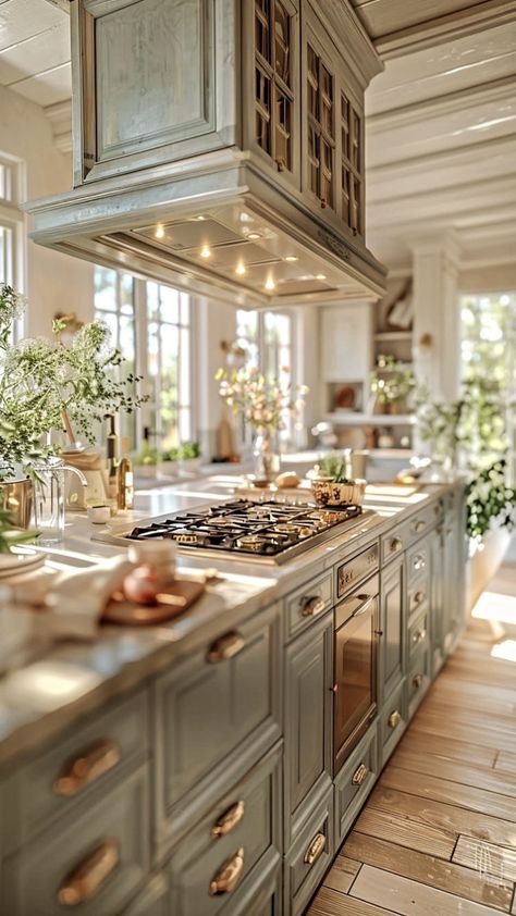 Rustical Kitchen Ideas, Farmer Kitchen Farmhouse Style, Pretty Kitchen Aesthetic, Modern Aesthetic House Interior, Beautiful Country Homes Interior, Rustic House Inspiration, European Cottage Interiors Living Room, Tiny Luxury Kitchen, Vintage Modern Home Ideas