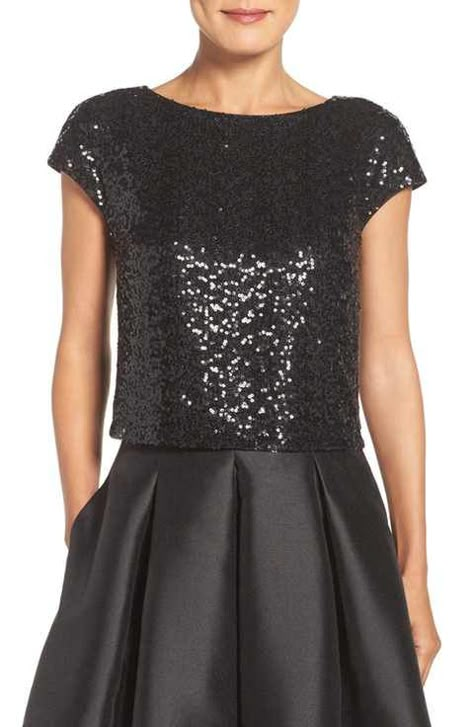 Black Sequin Top Outfit, Crop Top Elegante, Sequins Top Outfit, Performing Outfits, Mother Of The Bride Fashion, Black Sequin Top, Black Dresses Classy, Cocktail Outfit, Sequin Crop Top