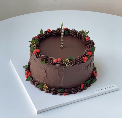 Cute Birthday Cakes Chocolate, Chocolate Cake Decoration Aesthetic, Chocolate Cake Aesthetic Korean, Chocolate Birthday Cake Aesthetic, Chocolate Vintage Cake, Chocolate Bday Cake, Korean Birthday Cake Aesthetic, Chocolate Cake Design Ideas Simple, Aesthetic Chocolate Cake