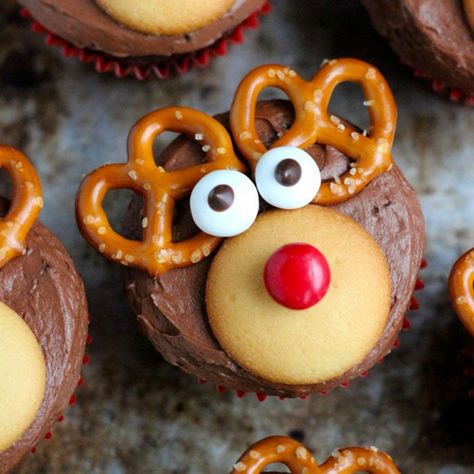 Reindeer Cupcakes Cupcake Receptek, Deco Cupcake, Reindeer Cupcakes, Pane Dolce, Easy Christmas Treats, God Mat, Xmas Food, Christmas Cupcakes, Christmas Snacks