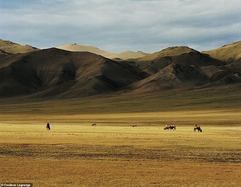 Asia Landscape Photography, Western Landscape Photography, Mongolia Landscape, Brown Mountains, Vast Landscape, Western Landscape, Landscape Photography Tips, Mountains Landscape, Scenic Photography