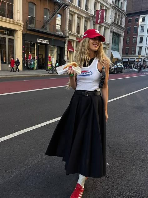 Nyc Outfits, Nyc Summer, Ball Skirt, Midi Skirt Outfit, Pretty Skirts, Cotton Midi Skirt, Skirt Trends, Looks Street Style, Inspo Outfit