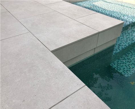 Porcea Coast: A Replica Of Indiana Limestone In Outdoor Porcelain Tiles Porcelain Paver Pool Deck, Outdoor Porcelain Pavers, Limestone Tiles Outdoor, Limestone Outdoor Patio, Porcelain Pool Pavers, Porcelain Pool Deck, Limestone Pool Deck, Limestone Pool, Pool Deck Tile