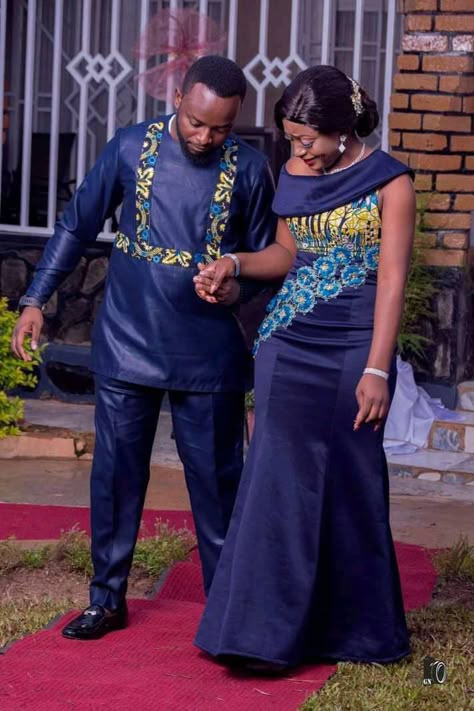 Latest Couple Ankara Styles, Kitenge Designs For Couples, Lobola Outfits For Couples, Kaba Styles Ghanaian, African Outfits For Couples, African Dresses For Women Wedding, Ankara Couple Outfit, Wedding Matching Outfits, Couples African Outfits