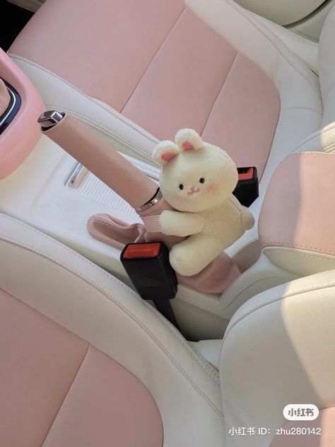 White Car Decor, Pink Car Accessories Aesthetic, Kawaii Car Accessories, Coquette Car Decor, Girl Car Decor, Girl Car Accessories, Pink Car Decor, Pink Car Interior, Kawaii Car