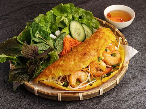 Banh Xeo Recipe Vietnamese Food, Vietnamese Crepes, Vietnamese Foods, Vietnamese Street Food, Banh Mi Sandwich, Crepes Filling, Food References, Banh Xeo, Protein Packed Meals