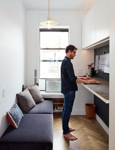 Graham, an entrepreneur, works from a fold-down New Table Concept by Resource Furniture. The reusable earthenware mug, a replica of the classic coffee-to-go cups served at New York’s Greek diners, is his own design. Apartment Design Exterior, Modern Industrial Apartment, Soho Apartment, Resource Furniture, Modern Home Offices, Industrial Apartment, Micro Apartment, Trendy Apartment, Apartment Architecture