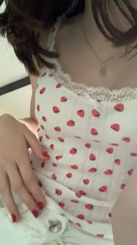 Strawberry Outfit Aesthetic, Strawberry Girl Aesthetic, Aesthetic Outfits Autumn, Summer Outfit Jeans, Strawberry Coquette, Strawberry Clothes, Strawberry Clothing, Autumn Outfits Ideas, Casual Outfit Winter