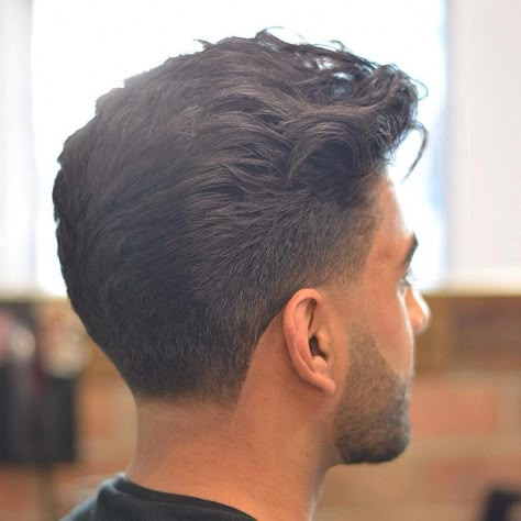 The Taper Haircut - Tendências de penteados para homensFacebookGoogle+InstagramPinterestTwitter #menshairstyles Medium Length Mens Haircuts, Gentleman Haircut, Hairstyles Thick Hair, Mens Hairstyles Medium, Quiff Hairstyles, Tapered Haircut, Mens Hairstyles Thick Hair, Wavy Hair Men, Faded Hair