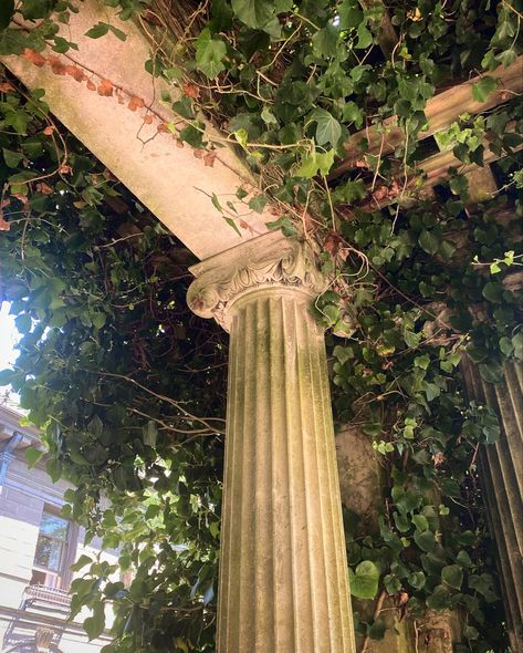 #greek #architecture #garden #aesthetic #oldmoney #enchanted #greenery Roman Garden Aesthetic, Ancient Greek Garden Aesthetic, Ancient Greece Interior, Atalanta Greek Mythology Aesthetic, Ancient Greek Decorations, Echo Aesthetic Greek, Greek Muses Aesthetic, Greek Buildings Aesthetic, Greek Garden Aesthetic