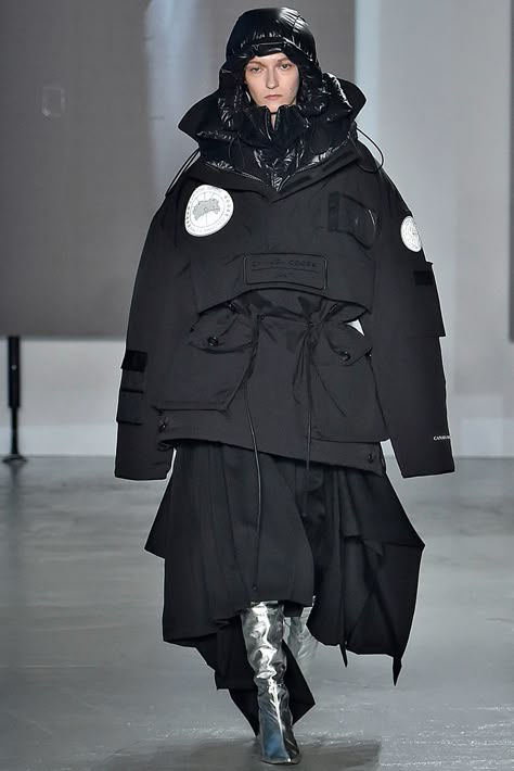 JuunJ juun j Fall Winter 2019 Collection fw19 line info information details runway mens menswear canada goose clothes clothing outerwear jackets coats shirts pants Military Inspired Fashion, Goose Clothes, 90s Sportswear, Juun J, Layered Fashion, Dope Fashion, Basic Outfits, Fashion Wear, Puffer Coat