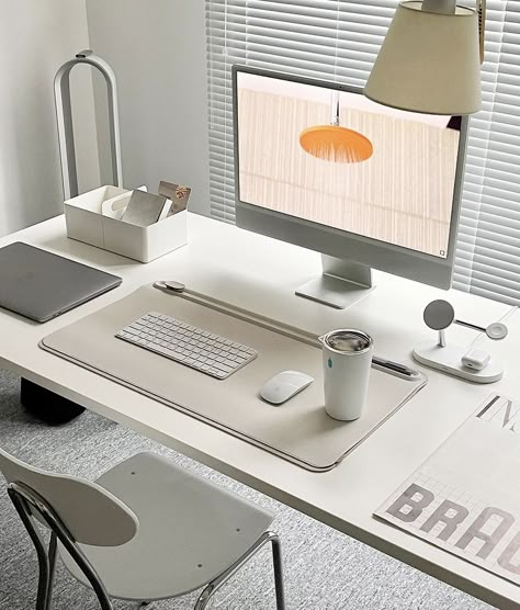 Minimalist Desk, Desk Inspiration, White Desk, Dekorasi Kamar Tidur, Desk Inspo, Desk Setups, White Office, Study Room Decor, Future Room