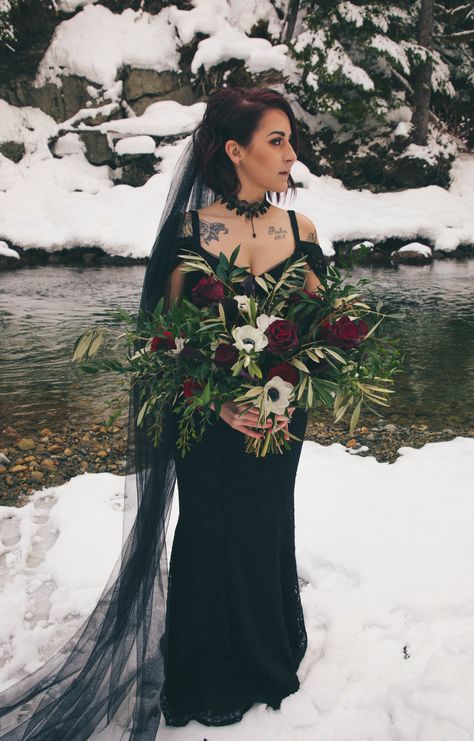 Winter Wedding Black Dress, Winter Elopement Dress Black, Black Wedding Dress With Fur, Black Wedding Dress In Snow, Winter Wedding Black, Black Winter Wedding, Black Floral Gothic Wedding Dress, Goth Wedding Portraits, Victorian Outfits