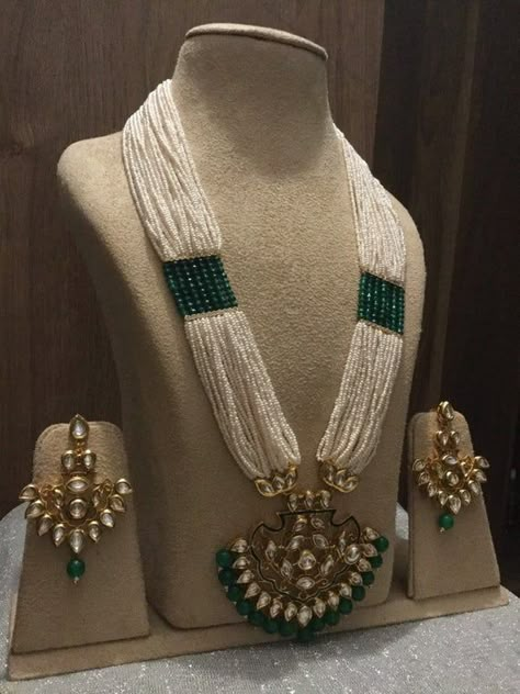 Raani Haar Gold Jewellery Designs, Sabyasachi Designer, Rani Haar, Wedding Pakistani, Pearl Jewelry Design, Antique Jewellery Designs, Gold Jewelry Simple Necklace, Jewelry Set Design, Pearl Necklace Designs