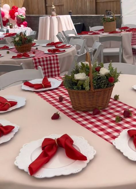 Strawberry Theme Party Centerpieces, Cherry On Top Baby Shower Ideas, Strawberry First Birthday Theme Centerpieces, Strawberry Center Piece Ideas, Berry First Birthday Party Table Decor, Berry Baby Shower Centerpieces, Berry Sweet Centerpieces, My Berry First Birthday Table Decorations, Strawberry Picnic Party