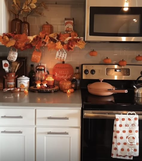 Fall Decorating Apartment, Apartment Thanksgiving Decor, Small Kitchen Fall Decorating Ideas, Fall Kitchen Shelf Decor, Fall House Decor Indoor Living Room, Thanksgiving Bathroom Decor, Fall Aesthetic Home, Cozy Fall Kitchen, Fall Decor Kitchen