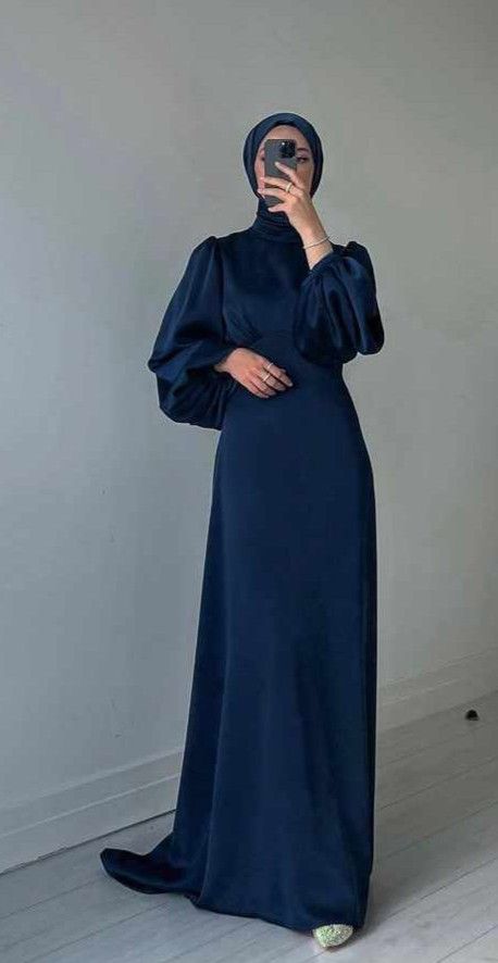 Hijab Prom Dress, Dress Soiree, Hijabi Dresses, Braidsmaid Dresses, Simple Long Dress, Estilo Hijab, Soiree Dresses, Mode Abaya, Women Dresses Classy