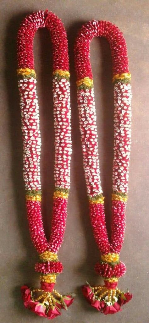 Garlands For Marriage, Rose Petals Garland, Petals Garland, Indian Varmala, Varmala Designs, Wedding Car Deco, Indian Wedding Flowers, Best Indian Wedding Dresses, Garland Wedding Decor