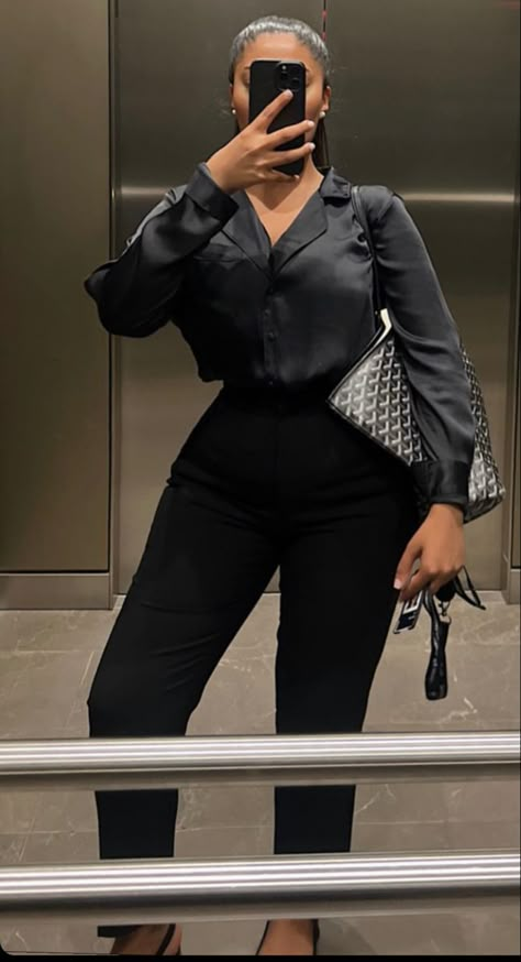 Buissnes Woman Aesthetic Black, Interview Outfit All Black, Office Girly Outfits, Formal Attire Women Aesthetic, All Black Receptionist Outfit, Corporate Aesthetic Woman Outfits, Receptionist Outfit Front Desk Black Women, Professional Outfits Women Black Women, All Black Proffesional Outfit