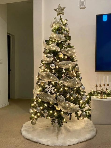 Hold And White Christmas Tree, Sliver White Christmas Tree Decor, White Decoration Christmas Tree, Christmas Trees With White Decorations, Shein Christmas Decor, White Decor Christmas Tree Ideas, Cute Christmas Tree Ideas Themed, Christmas Tree Champagne Color, White Decor Christmas Tree