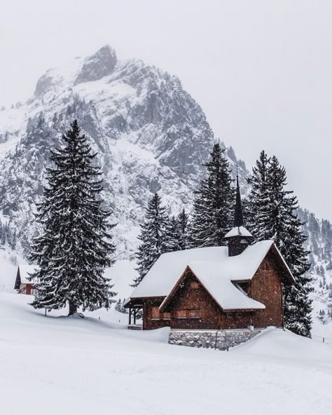 Snowy Cabin, Mountain Landscape Photography, Winter Mountains, Snow Landscape, Winter Mountain, Mountain Photos, Scenic Photography, Winter Cabin, Winter Painting