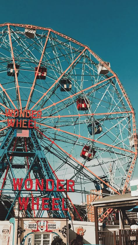 Wonder Wheel. Coney Island, NY #coneyisland #newyork Wonder Wheel Coney Island, Coney Island Nyc, Coney Island Wallpaper, New York 90s Aesthetic, Coney Island Aesthetic, Iphone Wallpaper 90s, Vintage Coney Island, Wonder Wheel, 50s Aesthetic