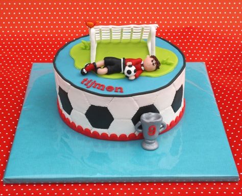 Soccer Goal Keeper Cake, Goalkeeper Cake, Sweet 16 Birthday Cake Ideas, Birthday Cake Football, 16 Birthday Cake Ideas, Pastel Futbol Soccer, Football Theme Cake, Soccer Cakes, Cake Football