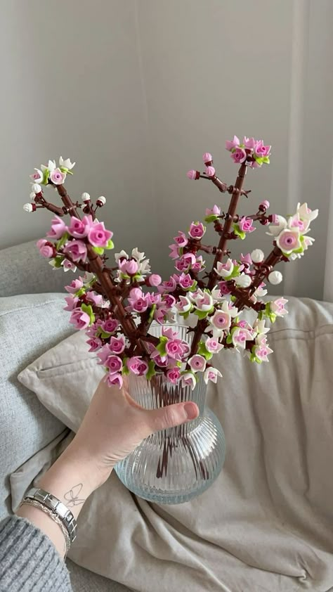 lego flowers, lego cherry blossom, coquette, aesthetic, flowers, cherry blossoms, diy Lego Cherry Blossom, Lego Set Display Ideas, Lego Flowers Aesthetic, Flower Legos, Lego Set Display, Lego Aesthetic, Lego Room Decor, Lego Flowers, Lego Decorations