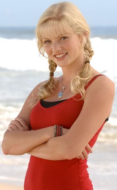 Cariba Heine...one of my favorite childhood actresses growing up. Rikki on H2O:Just Add Water Rikki H2o, Cariba Heine, Indiana Evans, H2o Mermaids, Pretty Mermaids, Mako Mermaids, Mother Daughter Relationships, Mermaid Aesthetic, Pigtail Braids