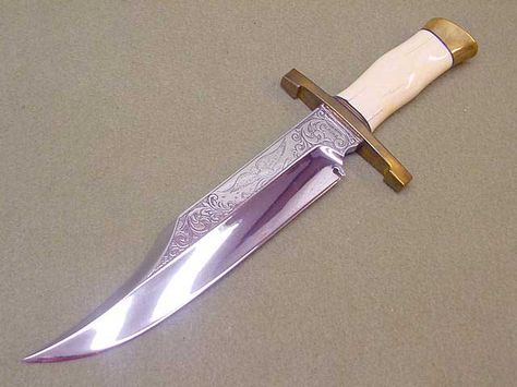 My new favorite Bowie! Knife Aesthetique Aesthetic, Knife Aesthetic, Pretty Knives, Dagger Knife, Cool Swords, Knife Collection, Cool Knives, Sharp Objects, Bowie Knife