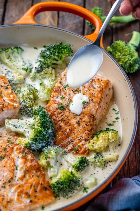 Keto Salmon Dinner Ideas, Broccoli And Salmon Recipes, Salmon With Broccoli, Fish Broccoli Recipes, Salmon Dish Ideas, Low Carb Salmon And Broccoli, Fish And Broccoli Recipes, Recipes Diet, Salmon Keto