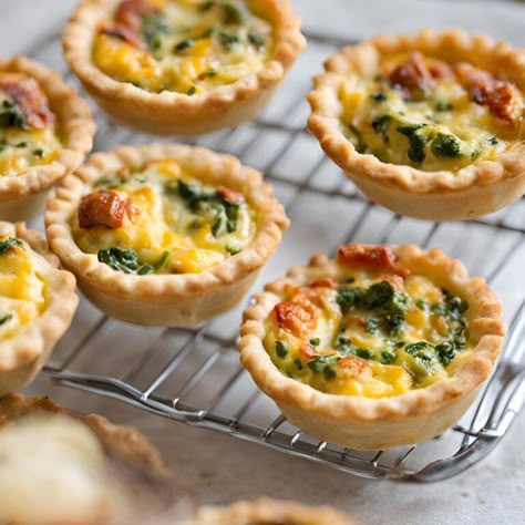 Mini Savory Pies In Muffin Tin, Cupcake Quiche Recipes, Ham And Cheese Mini Quiche, Mini Quiche Lorraine Recipe, Mini Crustless Quiche Recipes, Quiche Recipes Mini, Individual Quiche Recipes, Mini Quiche Tarts, Mini Quiches In Muffin Tin