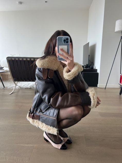 shera jacket leather brown Brown Jacket With Fur Outfit, Brown Fur Lined Jacket Outfit, Fur Lined Leather Jacket Outfit, Fluffy Leather Jacket Outfit, Leather Jacket With Fur Outfit, Leather Fur Jacket Outfit, Brown Shearling Jacket Outfit, Brown Fur Jacket Outfit, Shearling Jacket Outfit