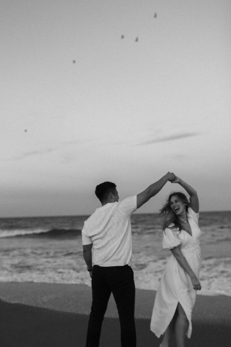 Cozy Beach Engagement Session at Tybee Island, GA - ardentandelmphoto.com Engagement Photo Shoot Beach, Engagement Pictures Beach, Couples Beach Photography, Beach Photo Session, Anniversary Shoot, Beach Engagement Photoshoot, Cute Engagement Photos, Couple Engagement Pictures, Engagement Pictures Poses