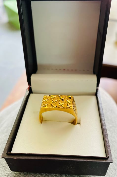 Groom Gold Ring, Gold Ring For Boys, Men Gold Ring Design Indian, Boys Rings Design Gold, Golden Rings For Men, Boys Gold Ring, Men's Rings Gold Indian, Men Ring Design, Boy Rings