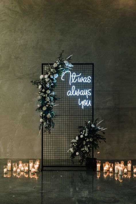 Wedding Backdrop Ideas Neon Sign, Neon Sign Backdrop Ideas, Black Metal Wedding Decor, Black White And Metallic Wedding, Industrial Floral Decor, Wedding Black And White Decorations, Cute Wedding Sign Ideas, Industrial Modern Wedding Decor, Industrial Wedding Backdrop