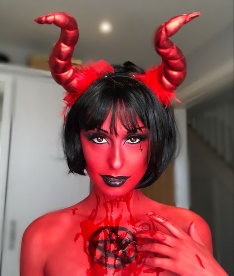 Devil Girl Makeup, Devil Girl, Girls Makeup, Halloween Ideas, Halloween Makeup, Halloween Party, Halloween Face, Makeup Tutorial, Face Makeup