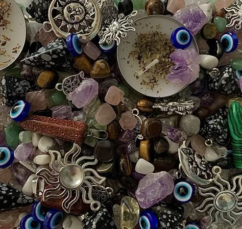 #crystals #crystallove Earthy Hippie Aesthetic, Witchy Hippie Aesthetic, Hippy Aesthetic, Palace Aesthetic, Dead Boy, Crystal Vibes, Hippie Aesthetic, Witch Spirituality, Crystal Aesthetic