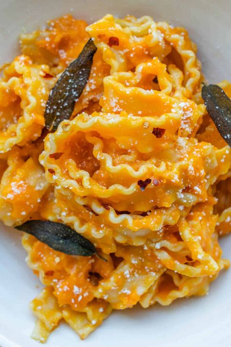 Pumpkin Sauce For Coffee, Sauce For Coffee, Pumpkin Spaghetti, Pumpkin Pasta Sauce Recipe, Roasted Pumpkin Recipes, Creamy Pumpkin Pasta, Winter Bbq, Funky Food, Rice Meals