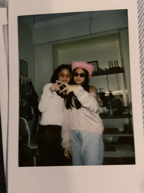 Best Friend Polaroid Pictures Aesthetic, Poloride Pictures Aesthetic, Vintage Filter, Polaroid Love, Polaroid Pictures, Summer Bucket Lists, Insta Ideas, Summer Bucket List, Summer Bucket