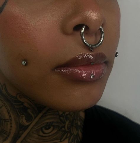 My largest gauge septum yet on the iconic @misss.venom 8 gauge septum piercing with a clicker. Peep the healed cheeks with white Opal discs… | Instagram Round Septum Piercing, Large Septum Piercing, Septum Gauge Sizes, Thick Septum Piercing, 10g Septum, 6g Septum, Cheeks Piercing, Piercings Aesthetic, Cheek Piercing