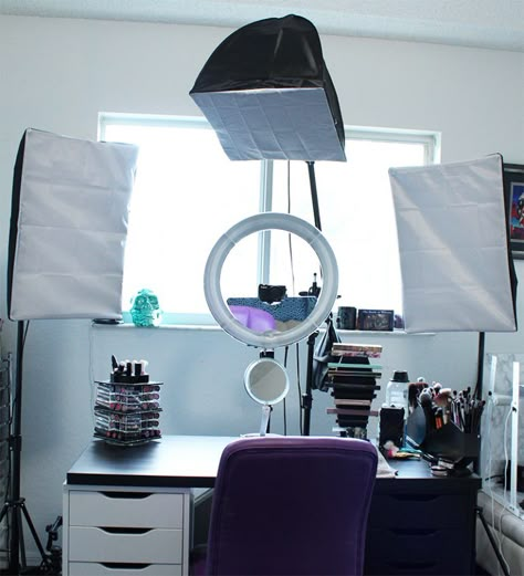 Best Youtuber Camera Equipment Filming Room, Youtube Backdrops, Youtube Room, Makeup Studio Ideas, Makeup Studio Decor, Youtube Setup, Rangement Makeup, Dslr Photography Tips, Home Studio Setup