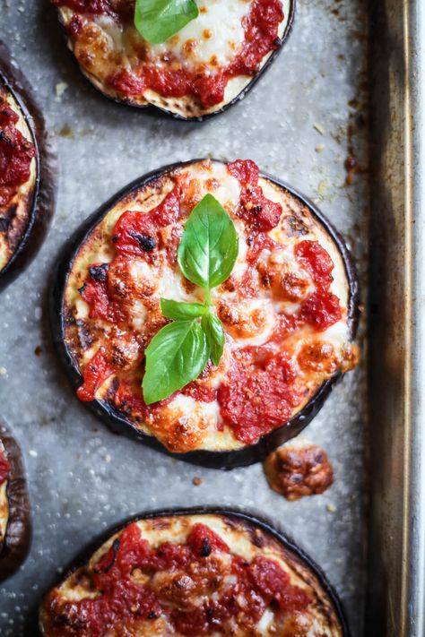 Egg Plant Pizza Bites, Mini Eggplant Pizzas, Eggplant Mini Pizza, Pizza Eggplant Recipes, Eggplant Pizza Bites, Eggplant Recipes Blw, Mini Eggplant Recipe, Pizza Eggplant, Eggplant Pizza Recipe