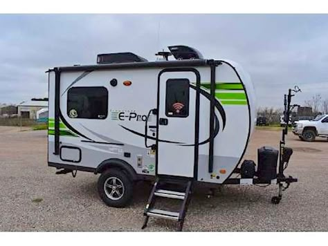 8 Best Small Campers Under 2,000 lbs. with Bathrooms – RVBlogger Small Camper Set Up, 14ft Camper Layout, Scamp Trailer Interior, Small Rv Camping, Small Campers Ideas, Small Trailer Ideas, Small Camper Decor, Small Camper Living, Small Camper Layout