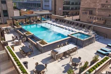 Swim Things pool of the week. Amazing rooftop pool in downtown Kansas City. https://youtu.be/GboWPbnb_UA #PoolsbySwimThings #swimmingpools #pools Apartment Rooftop, Gunite Swimming Pool, Rooftop Restaurant Design, Apartment Pool, Roof Garden Design, Downtown Kansas City, Piscina Interior, Pool Shapes, Rooftop Terrace Design