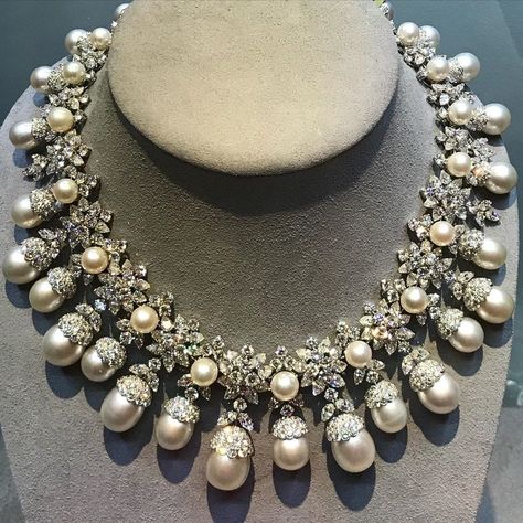 A magnificent Pearl and Diamond necklace with the components set into a base consisting of platinum and gold.⁣ ⁣ Photo: @thejewelryloupe… Diamond Jewelry Expensive, Bridal Diamond Necklace, Real Diamond Necklace, Neck Pieces Jewelry, Diamond Necklace Designs, Pearl And Diamond Necklace, Fancy Jewellery Designs, Diamond Necklace Set, Diamond Jewelry Necklace