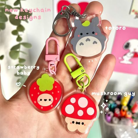 Vograce Keychain, Shrinky Dink Keychain, Shrinky Dink Art, Diy Shrink Plastic, Shrink Paper, Pottery Spoon Rest, Keychain Designs, Keychains Charms, Shrink Art